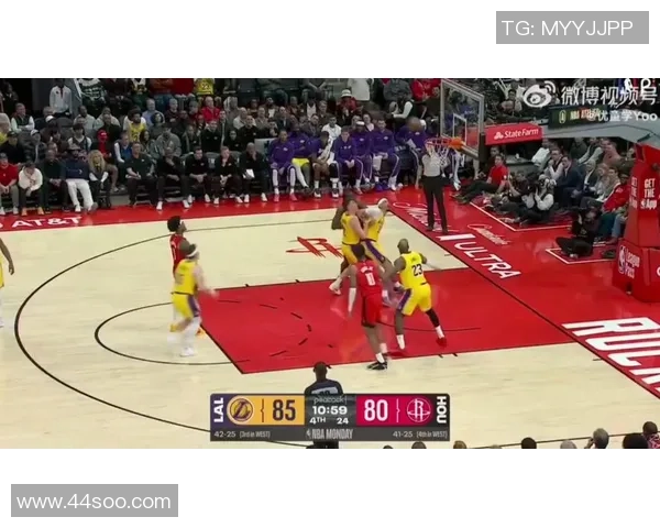 洛杉矶湖人迎强敌巅峰对决鏖战全场再掀NBA新赛季激情风暴 洛杉矶湖人迎强敌巅峰对决鏖战全场再掀NBA新赛季激情风暴