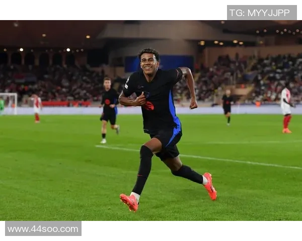 足球风云再起：全球顶级联赛激战正酣，明星球员引领新赛季潮流